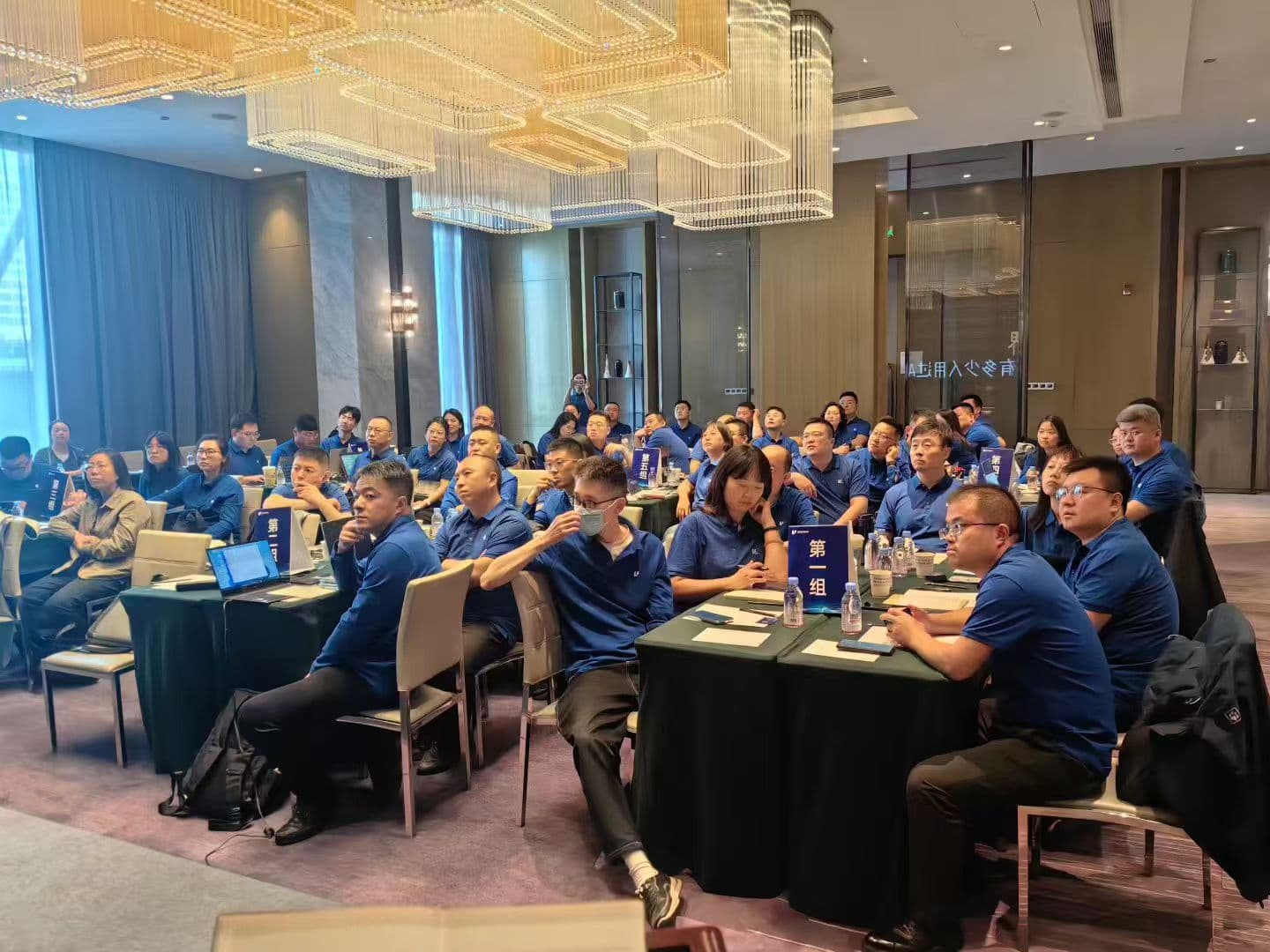 山西站 AI 课程现场，学员在教室中参与培训